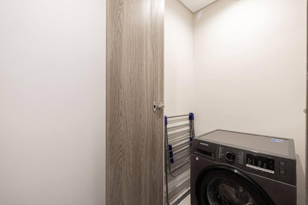 Chic 2 Bed Near Trade Centre With 5 Star Amenities Apartment Дубай Екстериор снимка