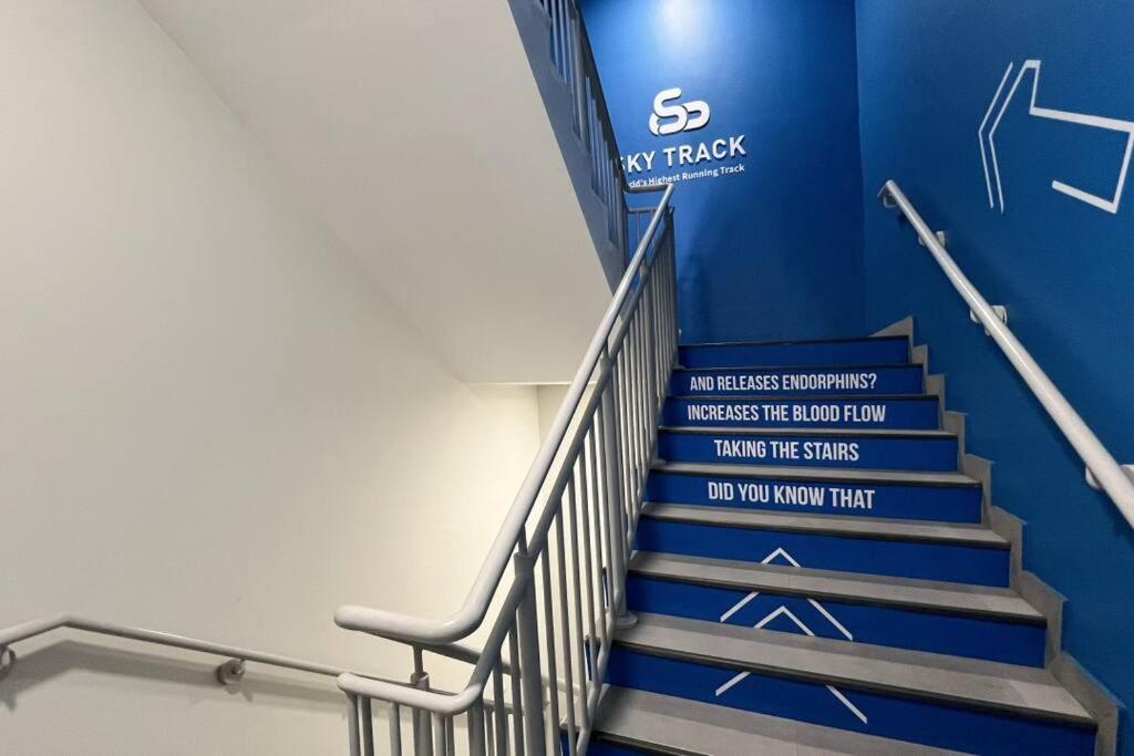 Chic 2 Bed Near Trade Centre With 5 Star Amenities Apartment Дубай Екстериор снимка
